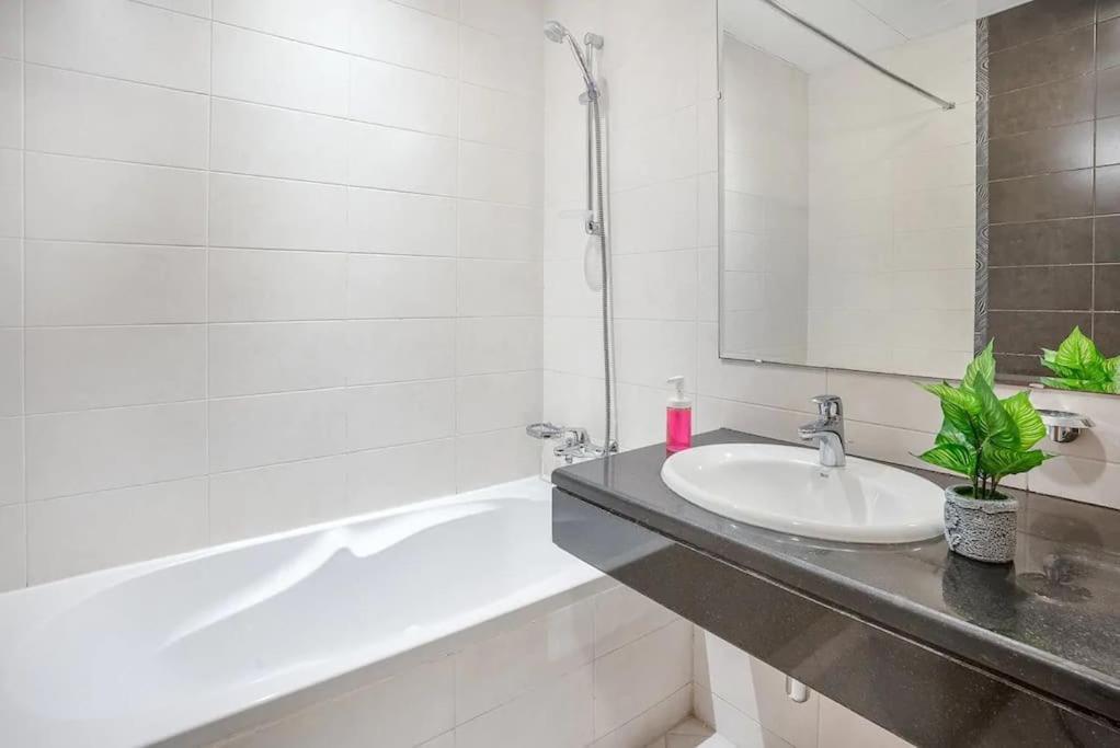 Apartment Prime Location 2 Bedroom Front